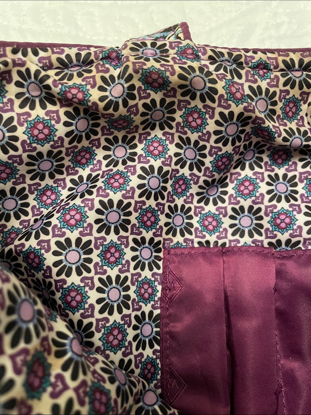 Vera Bradley LILAC MEDALLION Quilted Tote or Travel Bag In PRISTINE Condition - Picture 9 of 14